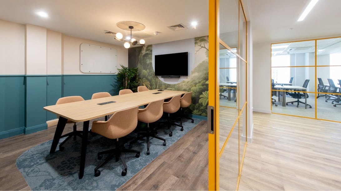 https://www.datocms-assets.com/46385/1745501962-bath-8-person-meeting-room.jpg?auto=format&fit=max&q=50&w=1092
