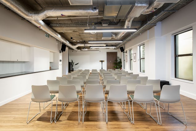https://www.datocms-assets.com/46385/1749643231-copy-of-runwayeast_bloomsbury_080224_34-2-copy.jpg?auto=format&fit=max&q=50&w=636