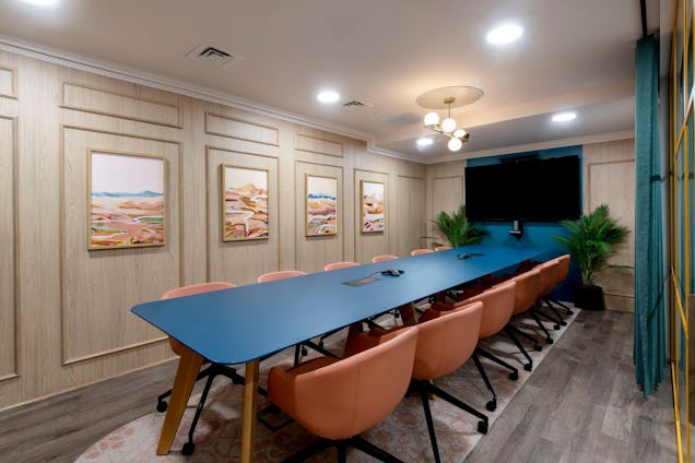 https://www.datocms-assets.com/46385/1749806787-bath-large-meeting-room.jpg?auto=format&fit=max&q=50&w=636