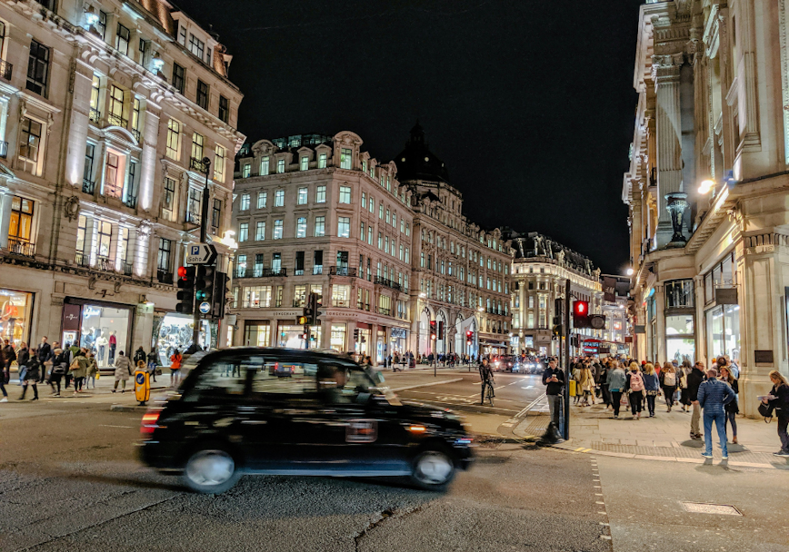 https://www.datocms-assets.com/46385/1750347889-best-offices-in-soho-example-3.png?auto=format&fit=max&q=50&w=868