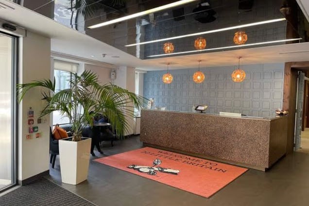 Office Space In Town St Paul's Reception Area