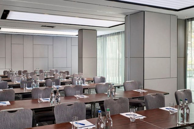 Park Plaza Meeting Room, Classroom Set Up