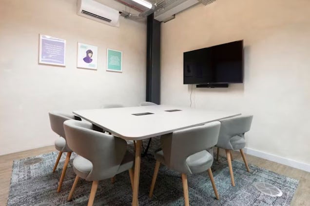 Runway East Aldgate East - Harriet Meeting Room