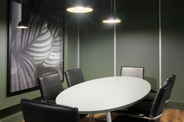Halkin - Paris Gardens Meeting Room