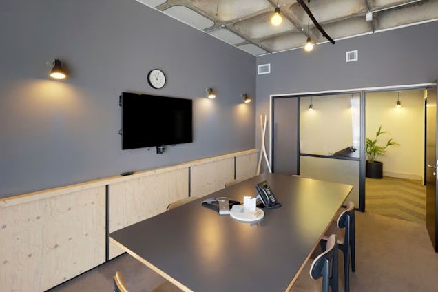 Fora - 201 Borough High Street Meeting Room