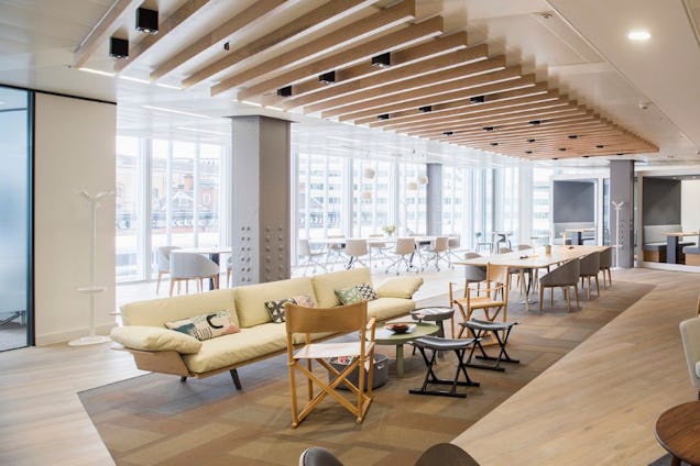 Regus - The News Building Coworking Space