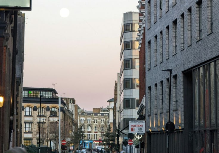https://www.datocms-assets.com/46385/1754923087-best-offices-in-soho-example-60.jpg?auto=format&fit=max&q=50&w=735