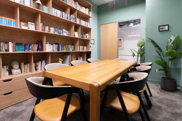 Runway East Shoreditch - The Library Meeting Room