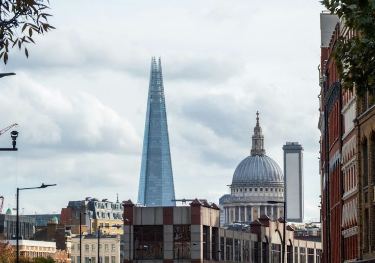 https://www.datocms-assets.com/46385/1754990748-best-offices-in-soho-example-66.jpg?auto=format&fit=max&q=50&w=735