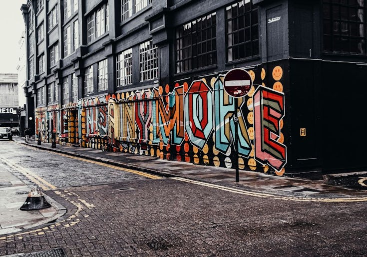 https://www.datocms-assets.com/46385/1755265926-best-offices-in-soho-example-74.jpg?auto=format&fit=max&q=50&w=735