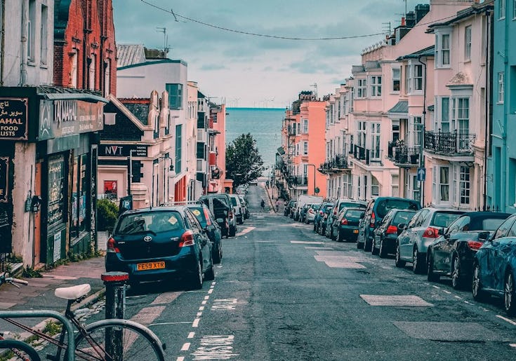 https://www.datocms-assets.com/46385/1757076153-best-offices-in-soho-example-90.jpg?auto=format&fit=max&q=50&w=735