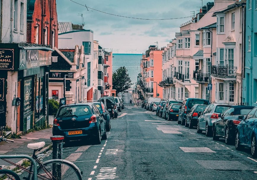 https://www.datocms-assets.com/46385/1757076153-best-offices-in-soho-example-90.jpg?auto=format&fit=max&q=50&w=868