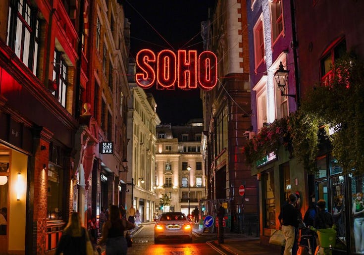 https://www.datocms-assets.com/46385/1757325888-best-offices-in-soho-example-8.jpg?auto=format&fit=max&q=50&w=735