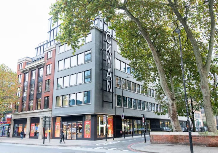 https://www.datocms-assets.com/46385/1757518025-best-offices-in-soho-example-9.jpg?auto=format&fit=max&q=50&w=735
