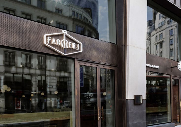 https://www.datocms-assets.com/46385/1758796482-best-offices-in-soho-example-2025-09-25t113430-237.jpg?auto=format&fit=max&q=50&w=735