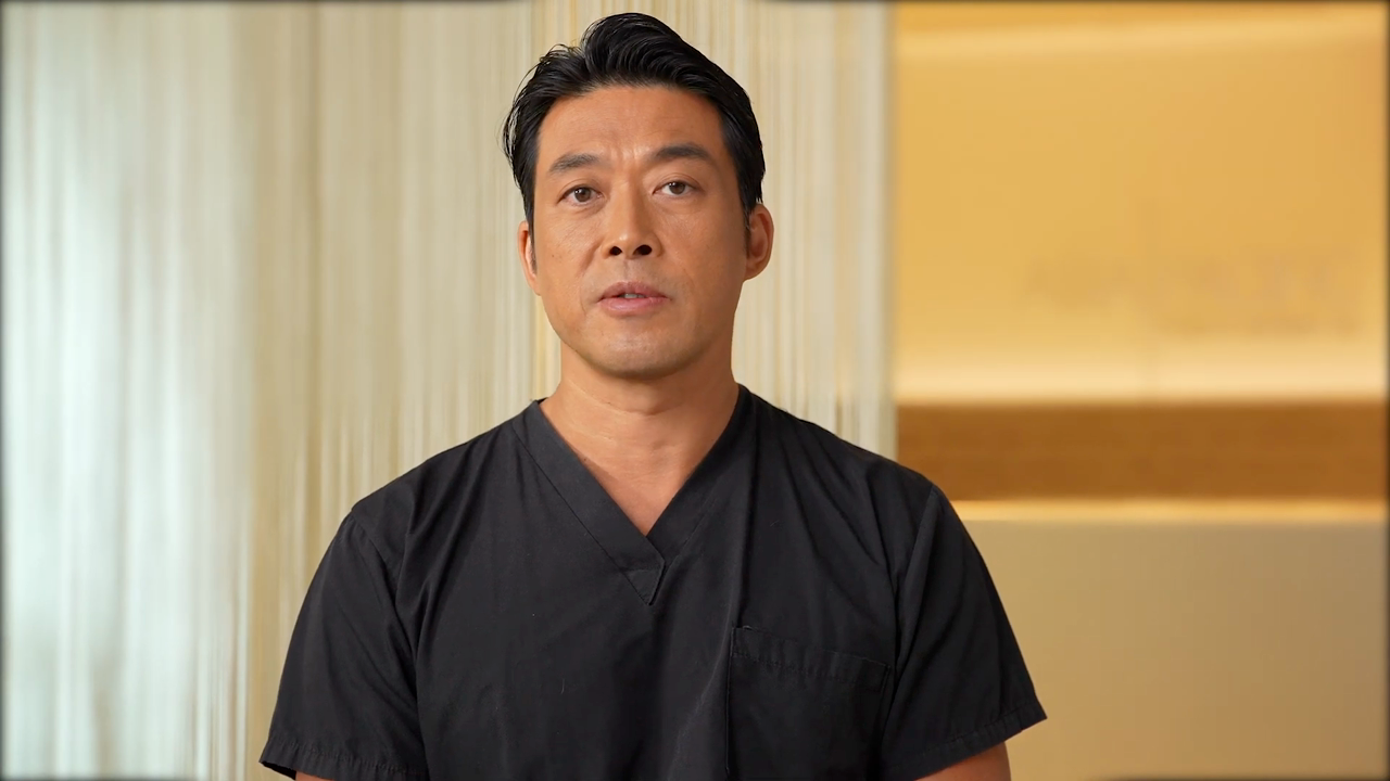Dr. Shim Ching speaking about scarless breast augmentation