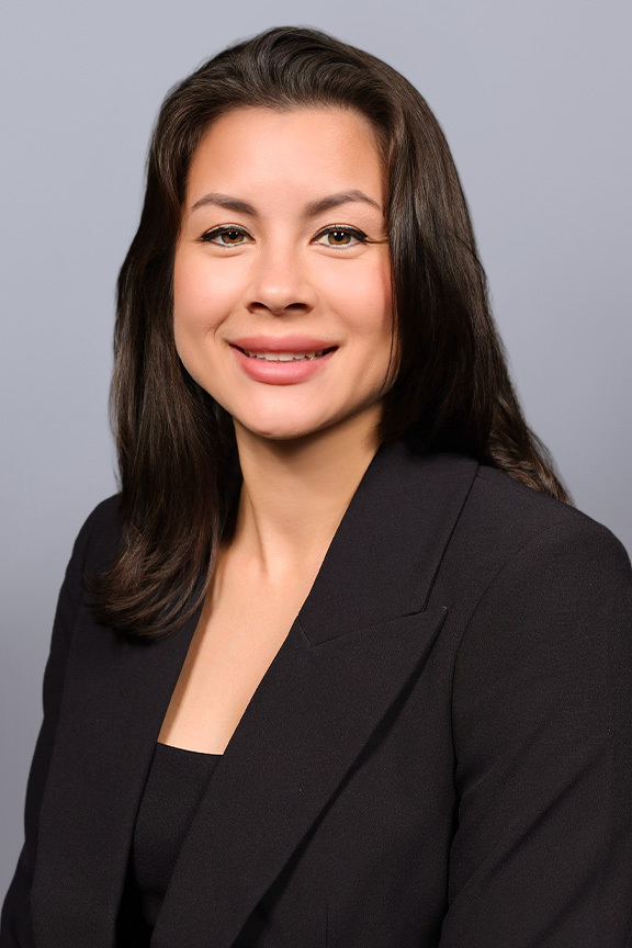 Elise Andua-Kim, Receptionist