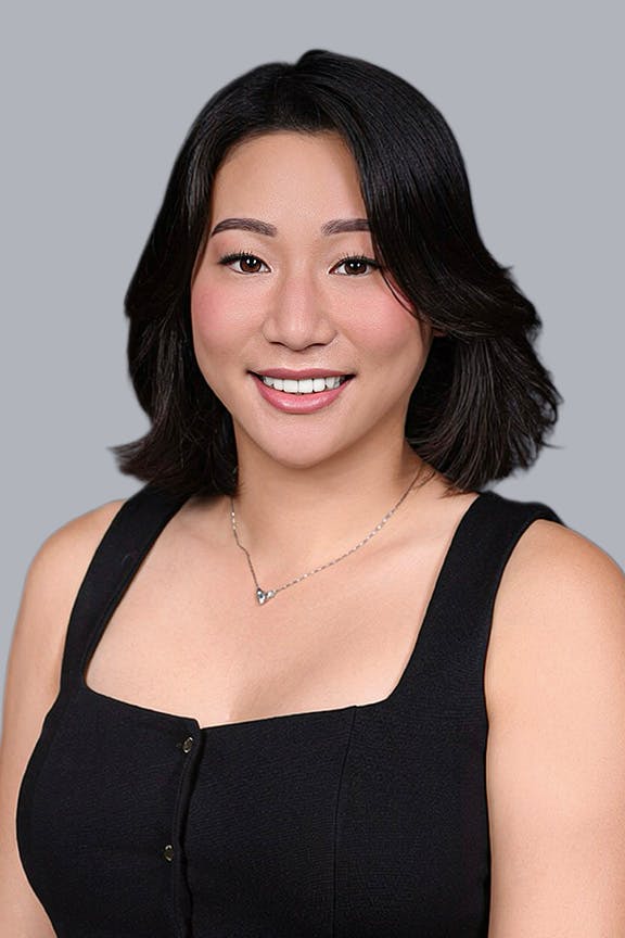 Ana Lee, Receptionist