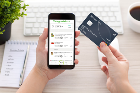 Online Lebensmittel bezahlen mit Kreditkarte am Smartphone