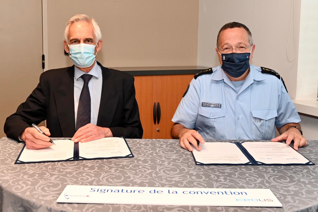 signature of the keolis and gendarmerie agreement