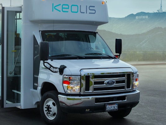 Véhicule pour le transport des personnes à mobilité réduite (PMR)