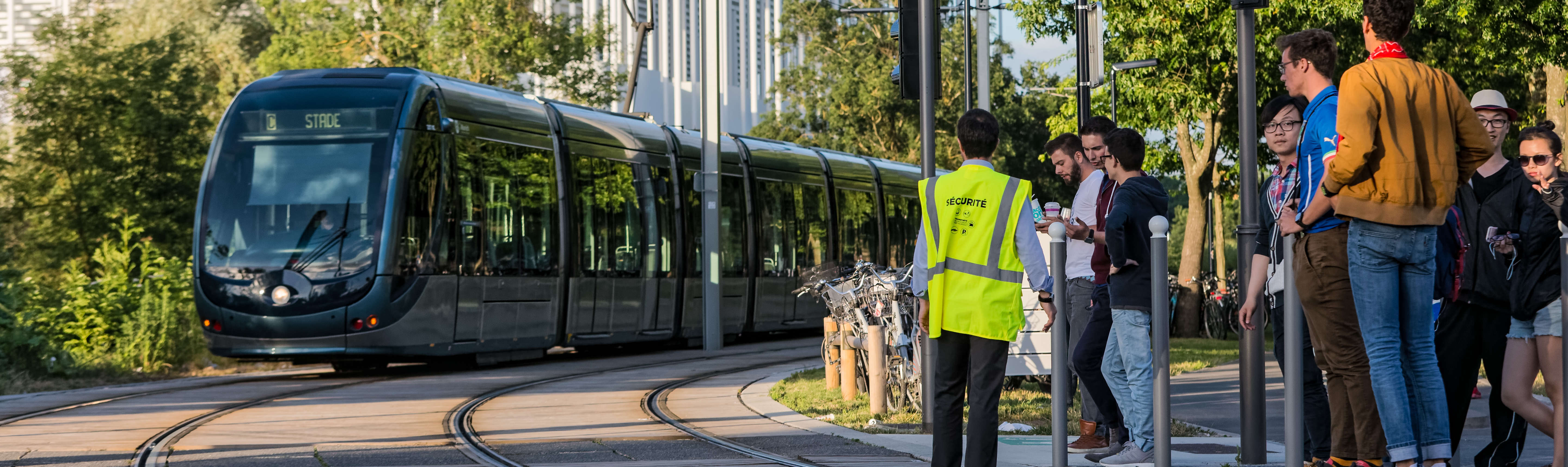 Banner d'un tram à l'approche