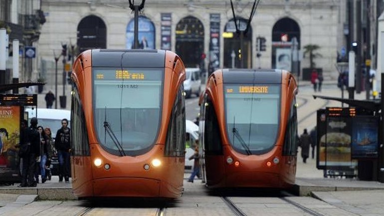 Photo of two trams in Le Mans