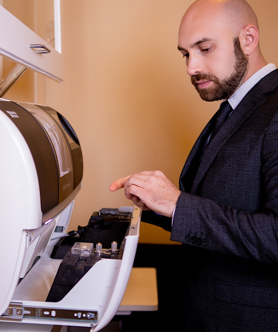 Dr. Amin Samadian working with clear aligners machine