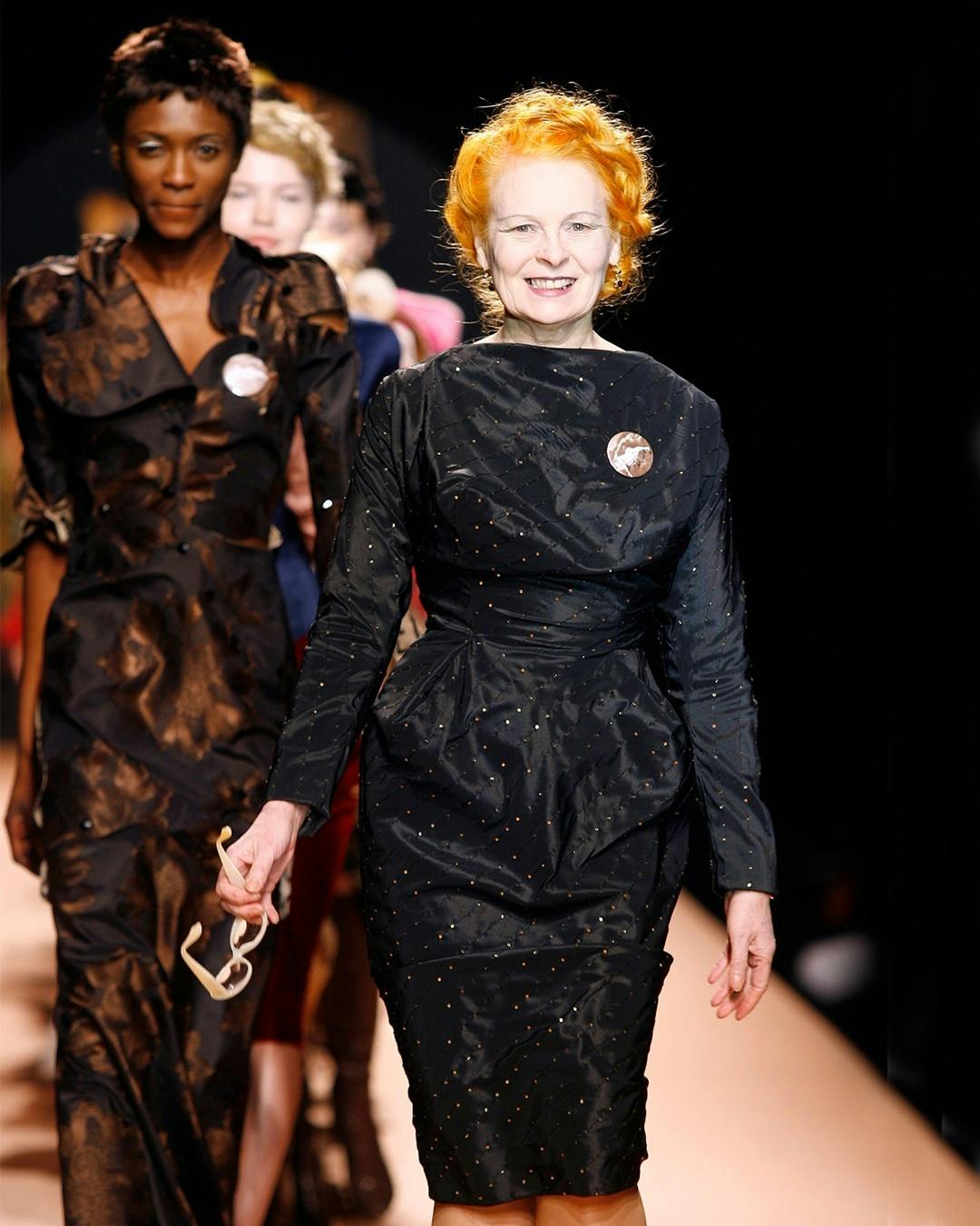 Aos 80 anos, Vivienne Westwood mostra estilo não tem idade