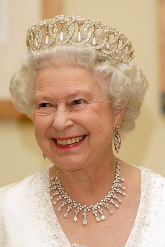 Quanto vale a coroa da rainha elizabeth