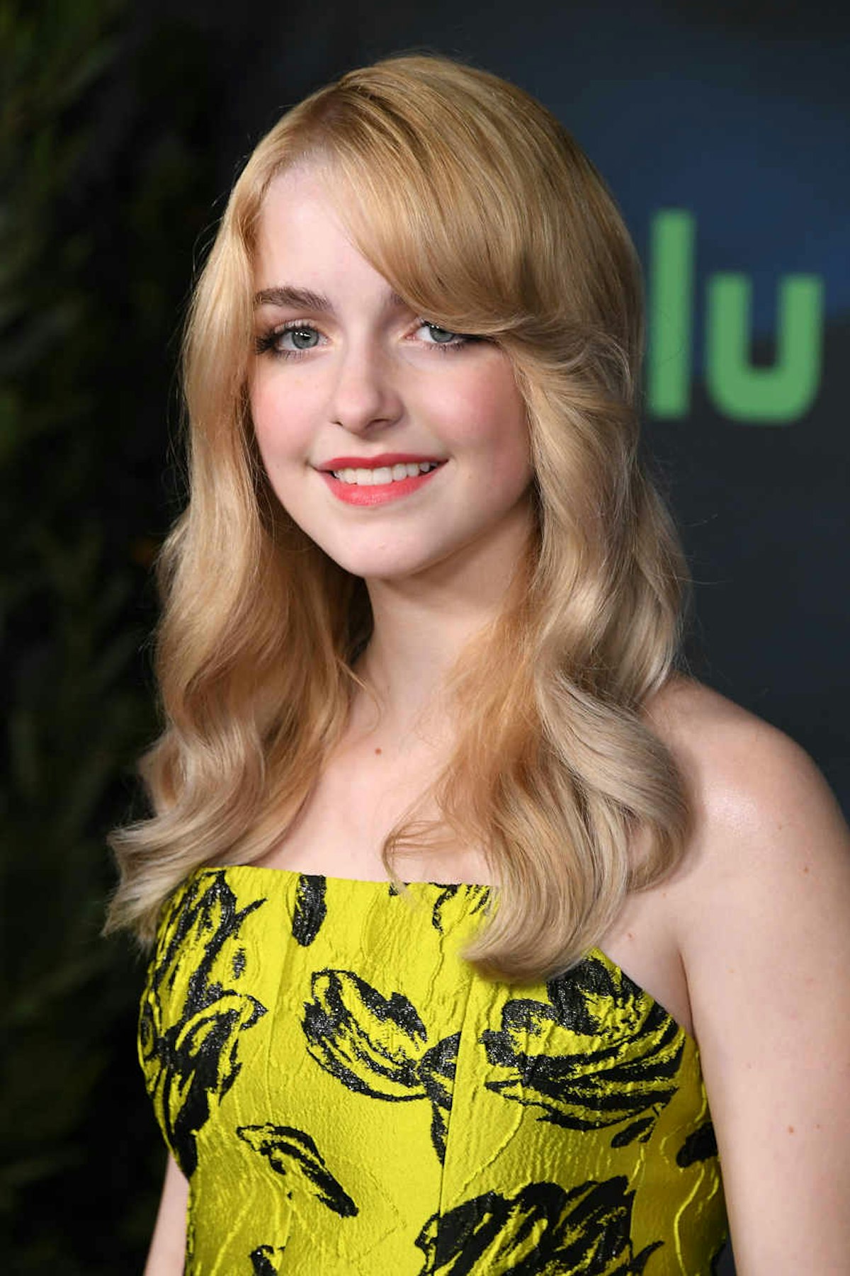 McKenna Grace revela cirurgia na coluna e preocupa fãs
