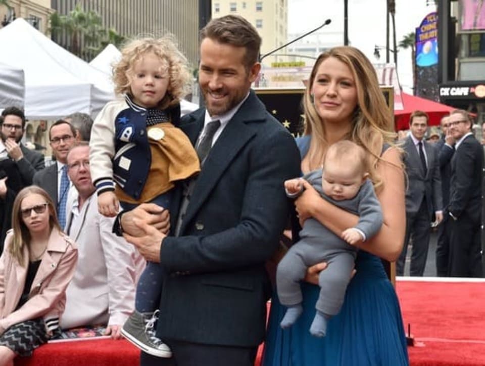 Blake Lively e Ryan Reynolds tiveram terceiro filho há semanas Blake Lively e Ryan Reynolds tiveram terceiro filho há semanas