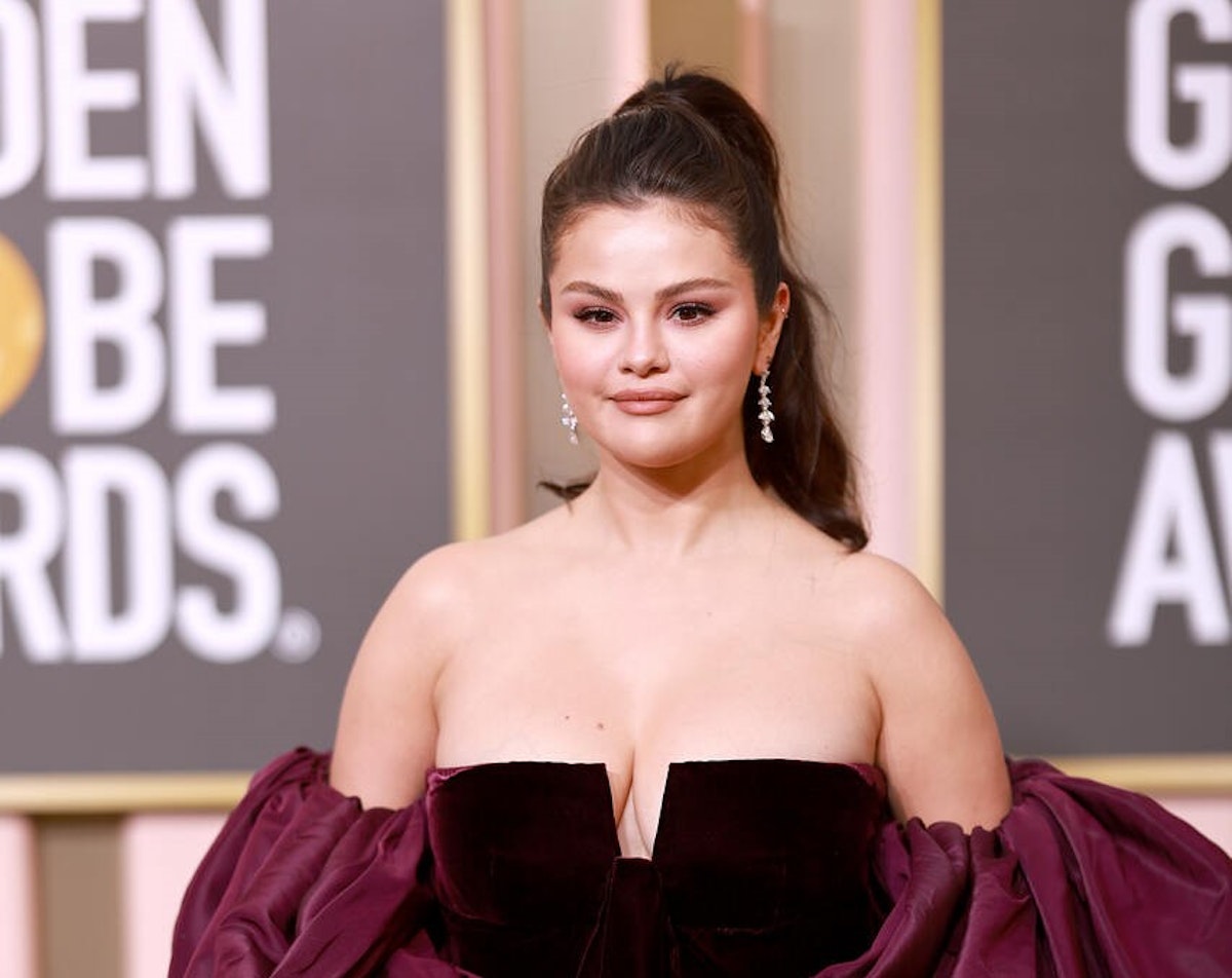 Selena Gomez comemora aniversário com novo look