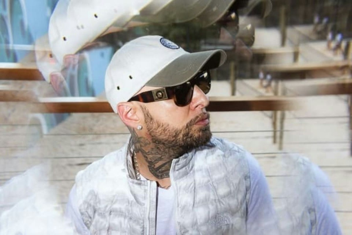 Rapper Cabal lança versão inédita de super hit