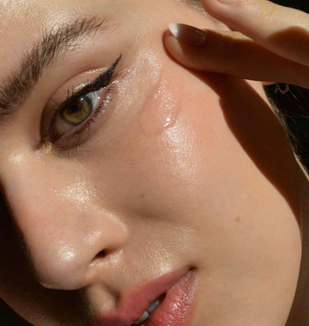 Creme para área dos olhos: você sabe qual produto usar?