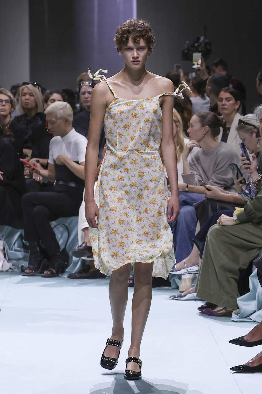 MFW: Prada apresenta coleção de verão 25
