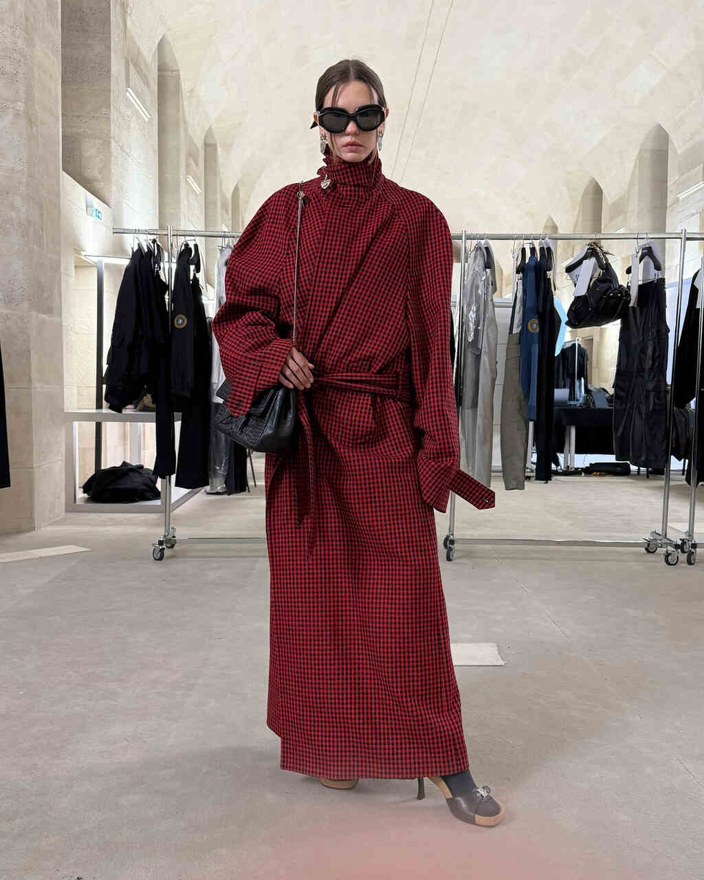 Balenciaga Fall 25: confira todos os detalhes da nova coleção