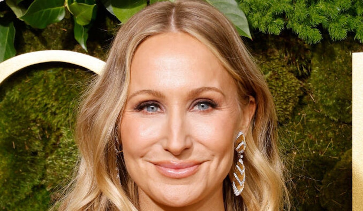 Nikki Glaser: quem é a comediante que brilhou no Globo de Ouro?