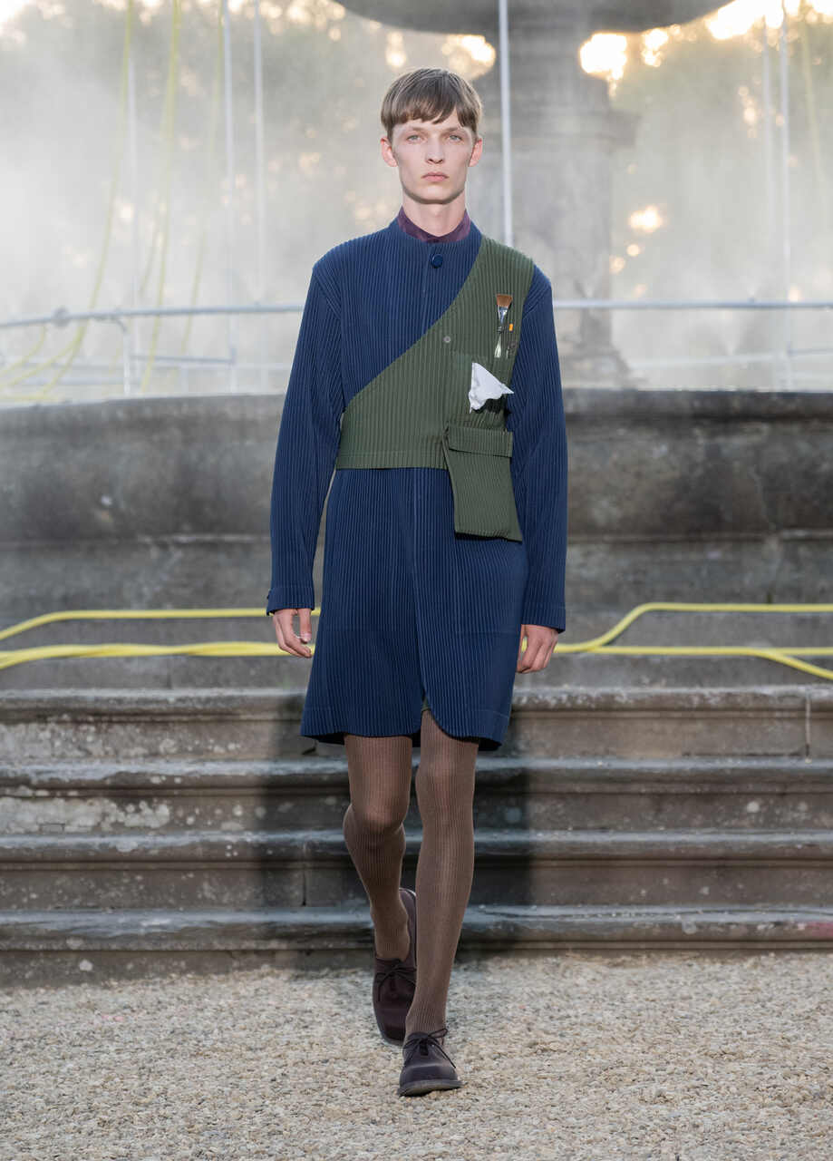 Homme Plissé Issey Miyake apresenta sua coleção primavera-verão 2026