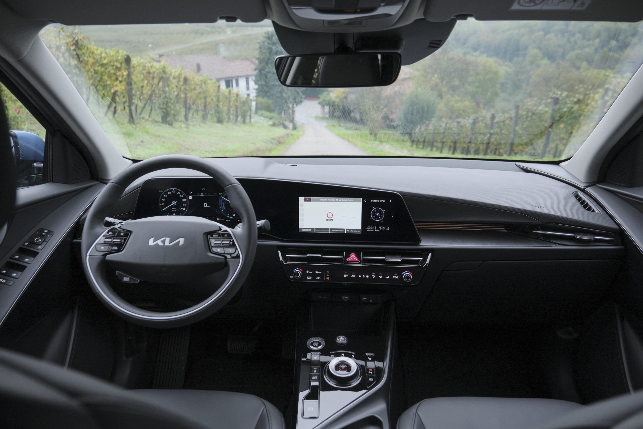 interni-kia-niro-trifuel