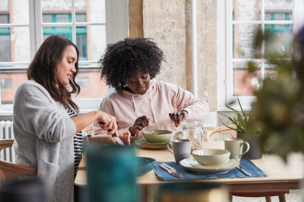 two-women-eating-breakfast
