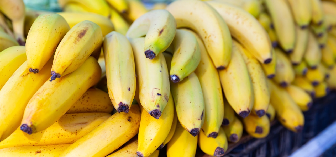bananas-in-market