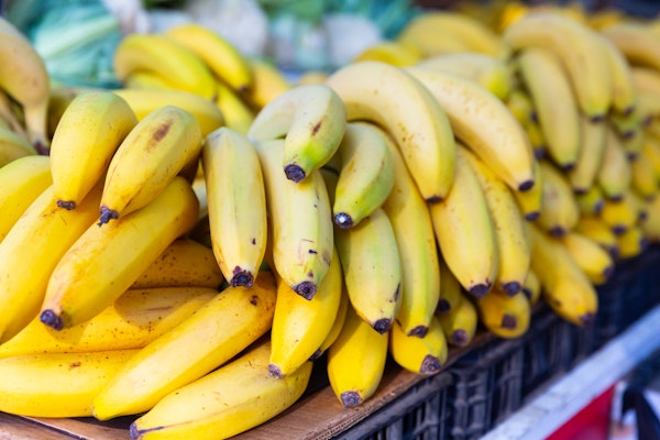 bananas-in-market