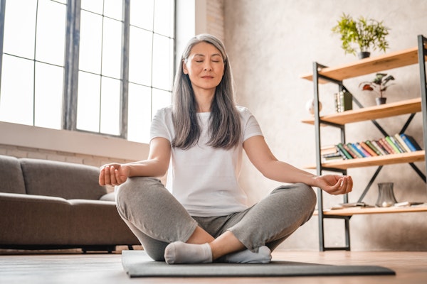 woman-meditating