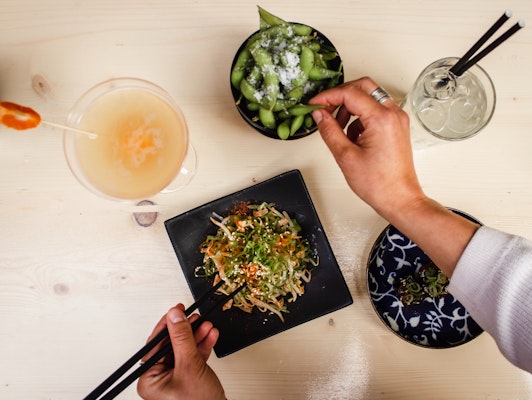 plate-with-edamame-and-seaweed