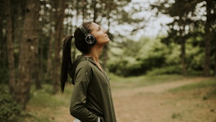 woman-listening-to-music