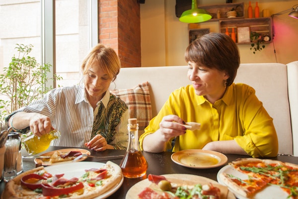 two-women-eating