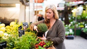 woman-buying-herbs-at-market