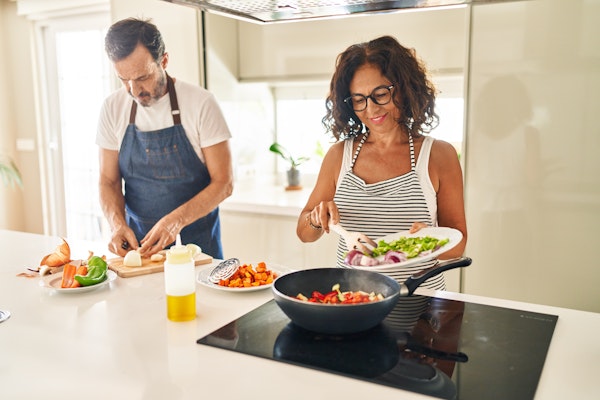 couple-cooking-in-kitchen