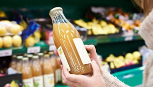 apple-cider-vinegar-at-grocery-store
